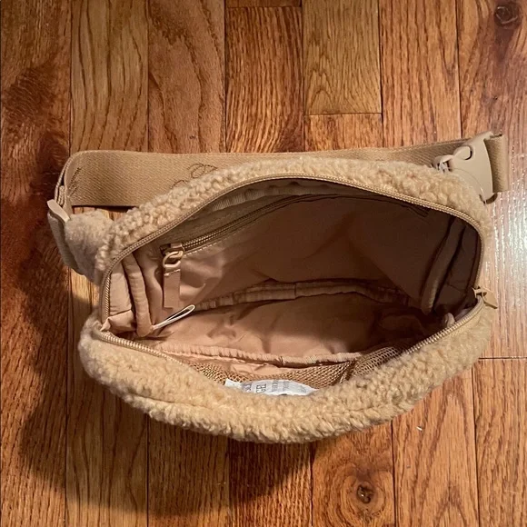 PINK Victoria's Secret Beige Sherpa Fanny Pack - Picture 5 of 6